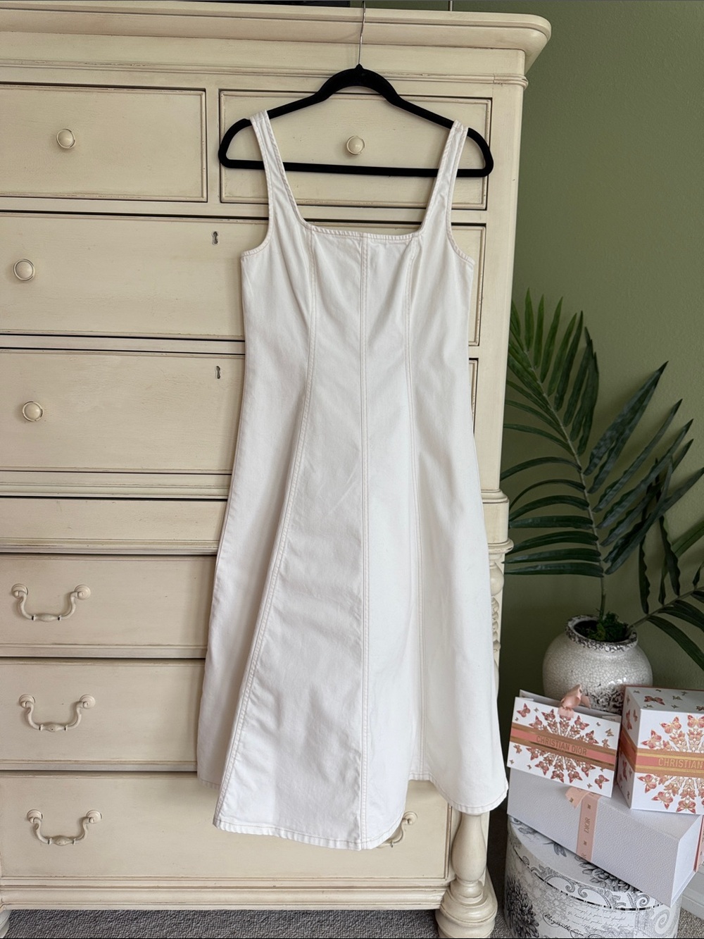 Old Navy White Sleeveless Maxi Dress size S